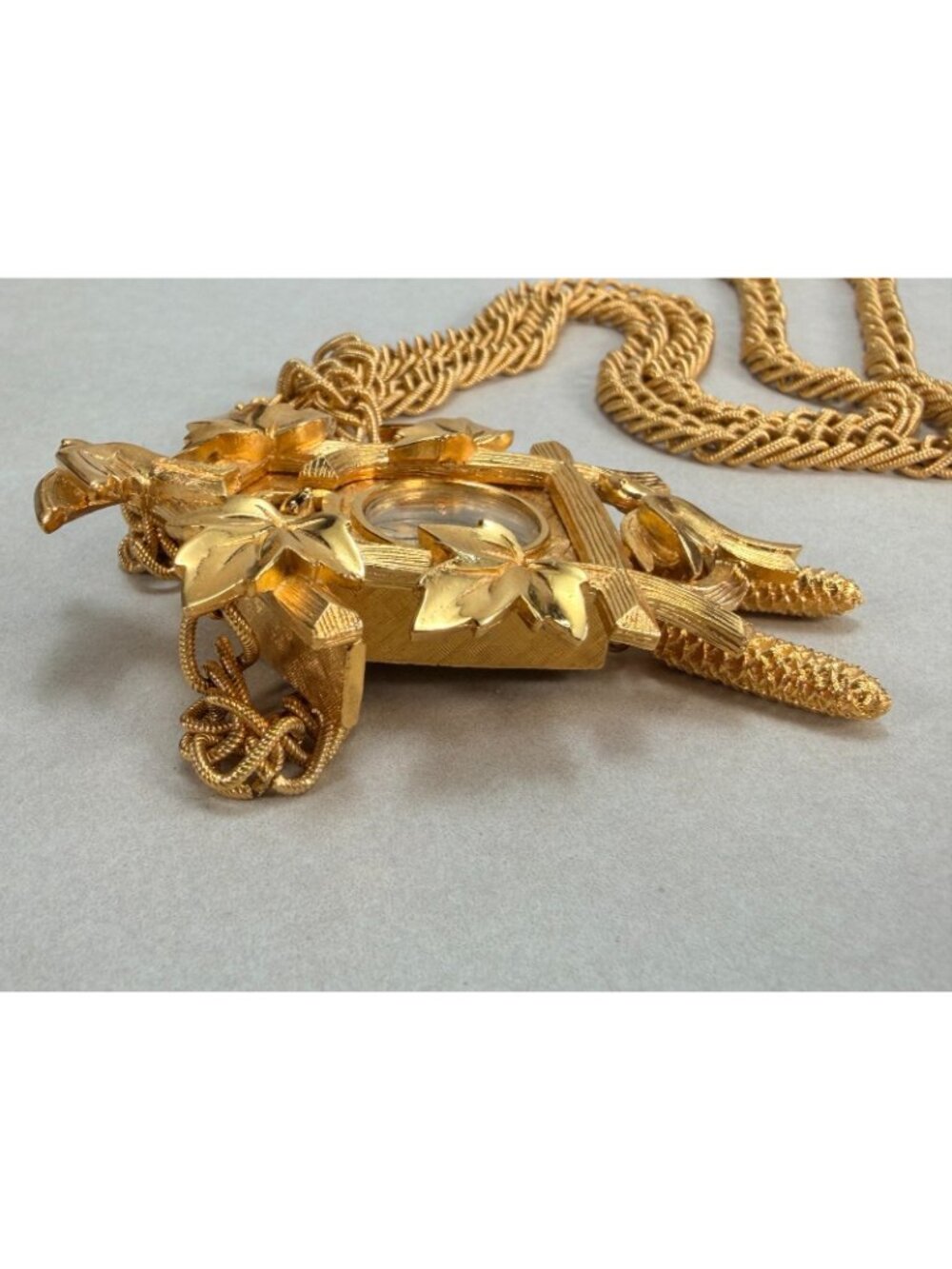 Vintage Stunning Trifari Cuckoo Clock Pendant Watch Necklace Gold Tone Birds - Picture 7 of 12
